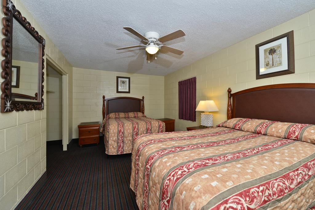 Savannah Inn And Suites Savannah Port Area Oda fotoğraf