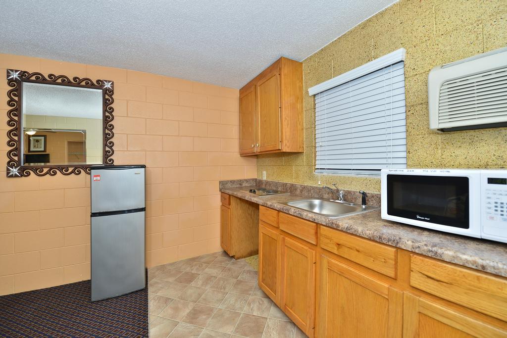 Savannah Inn And Suites Savannah Port Area Oda fotoğraf